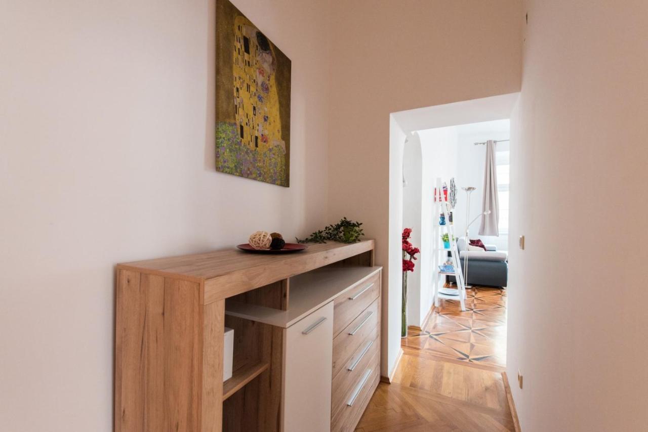 Belvedere Central Apartment Вена Экстерьер фото