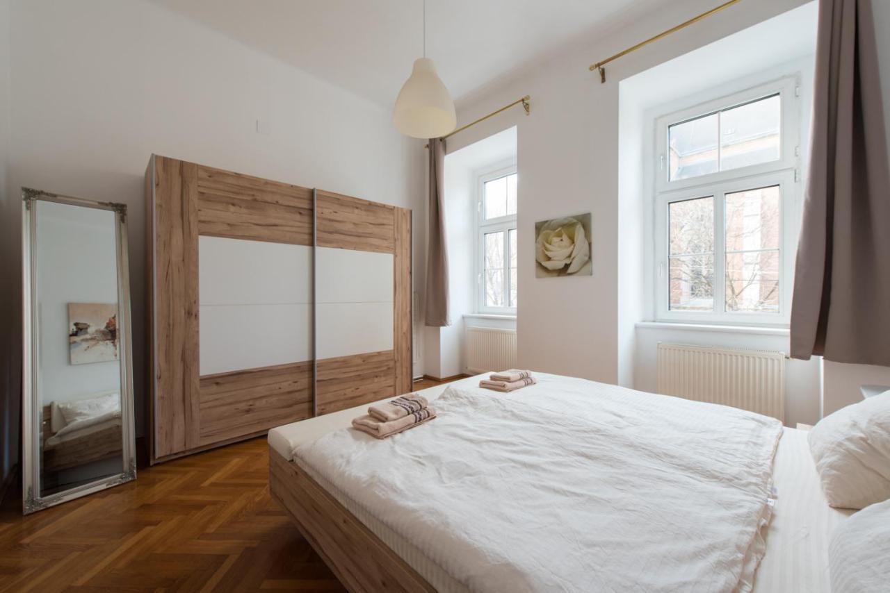 Belvedere Central Apartment Вена Экстерьер фото
